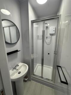 Bathroom 1.jpg