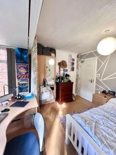 Bedroom One (4).jpg