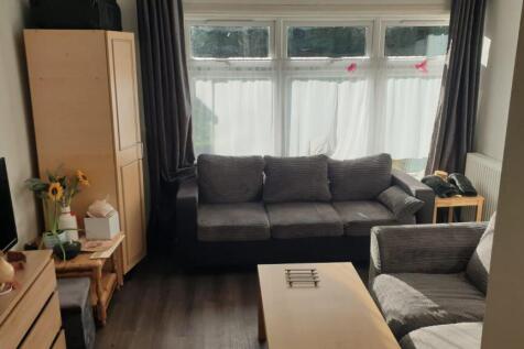 3a Oundle Drive.jpeg