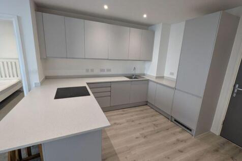 10206 kitchen 2.jpg