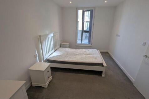 10206 bed 2.jpg