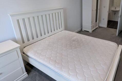 10206 bed 3.jpg