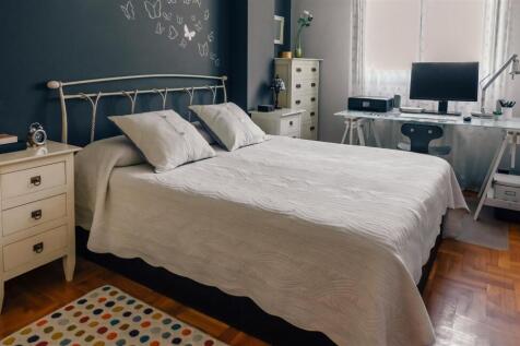 double-bedroom-with-home-office-2025-03-17-11-46-4