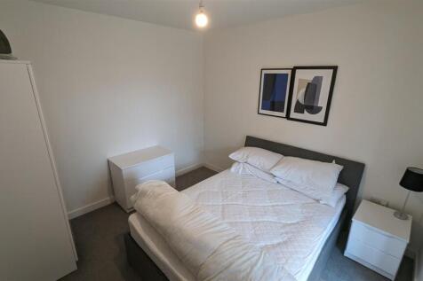 407 bed 2.jpg