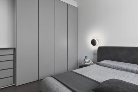 interior-view-of-a-modern-bedroom-with-wardrobe-20