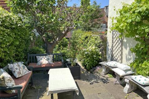 Garden to house