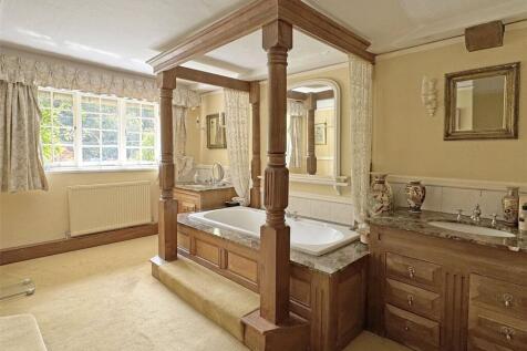 Main Ensuite