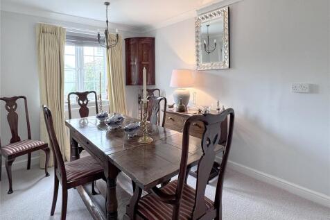 Dining Room/Bed 3