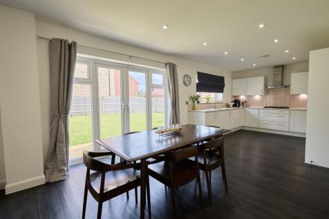 Dining/Kitchen Area