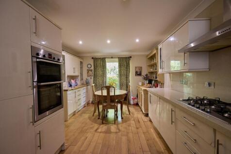 Kitchen/Dining Area