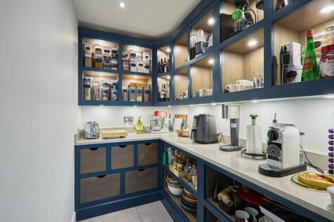 Walk-in Pantry