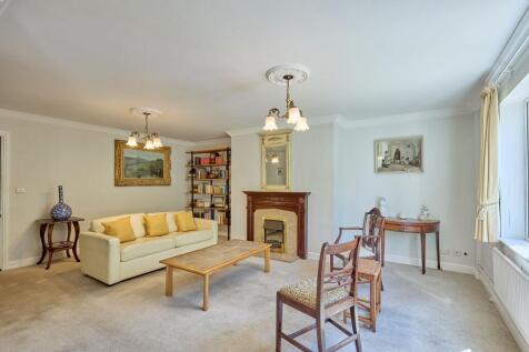 Sitting/Dining Area