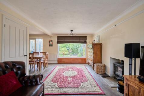 Sitting/Dining Area