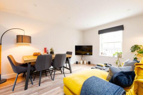 Living/Dining Area