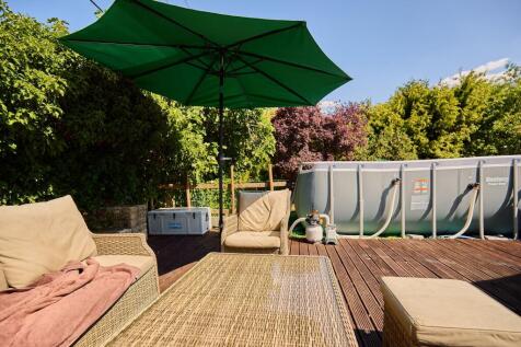 Decked Area &amp; Pool