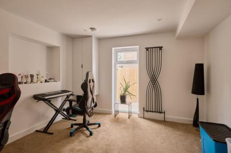 Reception Room/Bedroom