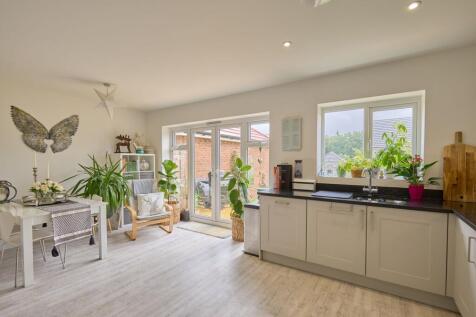 Kitchen/Dining Area