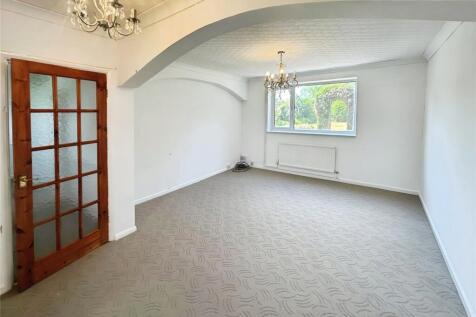 Lounge/Dining