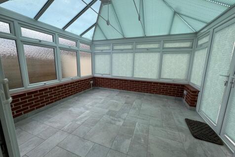 64 PHYLDON - CONSERVATORY