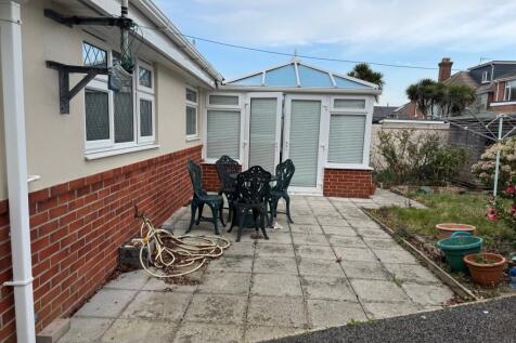 64 PHYLDON -REAR PATIO AREA