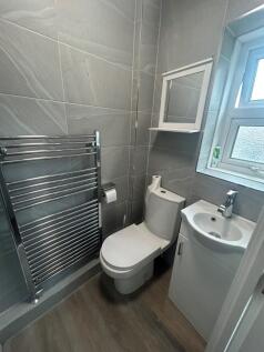 shared bathroom 1