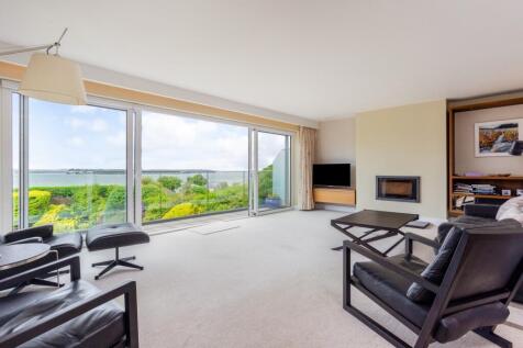 Lounge area with view