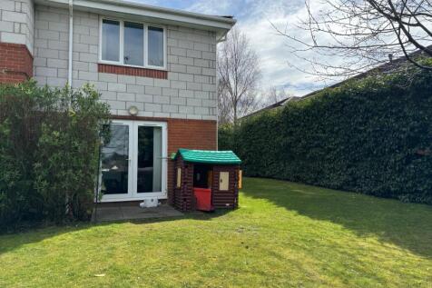 3 birch - patio area