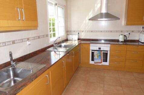 3 Bedroom Detached For Sale-TOT14-4