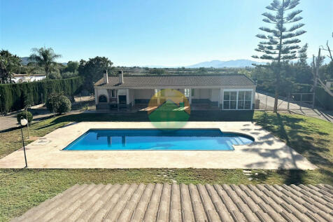 5 Bedroom Country House For Sale-PURIAS02-3