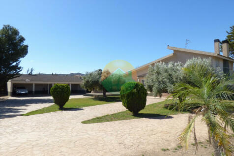 5 Bedroom Country House For Sale-PURIAS02-7