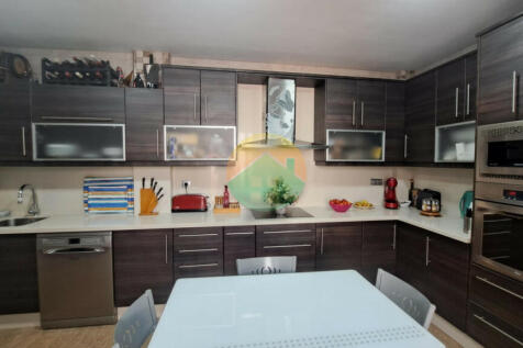 3 Bedroom Terraced Duplex-MAZ21-12