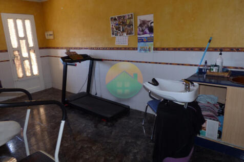 4 Bedroom Semi-Detached For Sale-LCANOVAS07-8