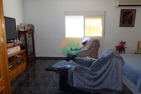 4 Bedroom Semi-Detached For Sale-LCANOVAS07-12