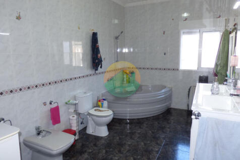 4 Bedroom Semi-Detached For Sale-LCANOVAS07-13