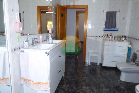 4 Bedroom Semi-Detached For Sale-LCANOVAS07-15