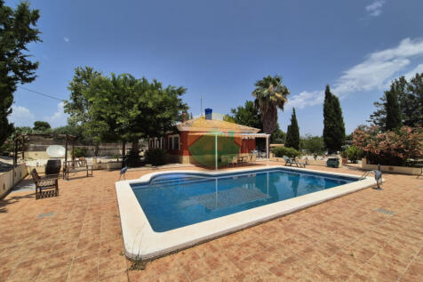 3 Bedroom Country House For Sale-CALA04-12