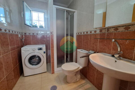 3 Bedroom Detached For Sale-ROB432-18