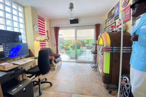 3 Bedroom Apartment For Sale-MOSTR12-25