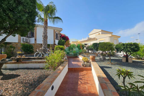 3 Bedroom Detached For Sale-CIB101-7