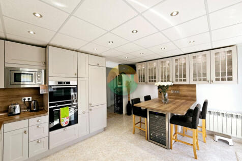 3 Bedroom Detached For Sale-CIB101-11