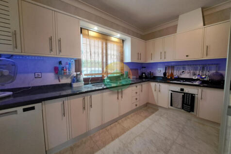 4 Bedroom Detached For Sale-MAZ25-13