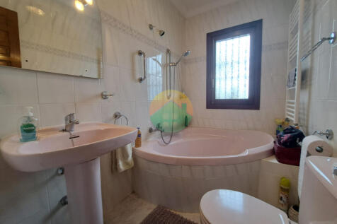 4 Bedroom Detached For Sale-MAZ25-18