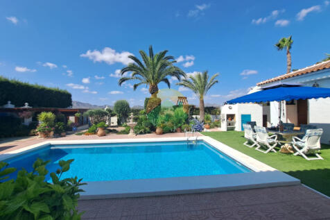 4 Bedroom Detached For Sale-MAZ25-4