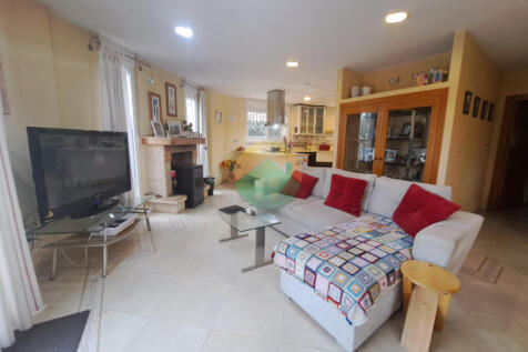 3 Bedroom Detached For Sale-ALHA15-16