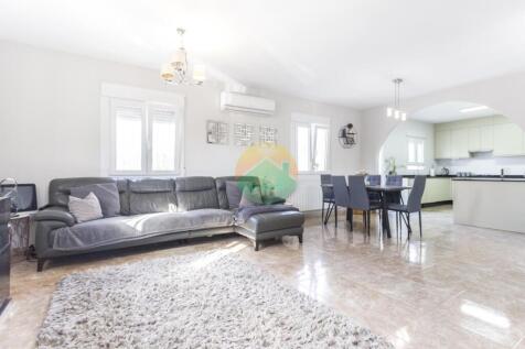 5 Bedroom Country house for Sale-TAL05-10