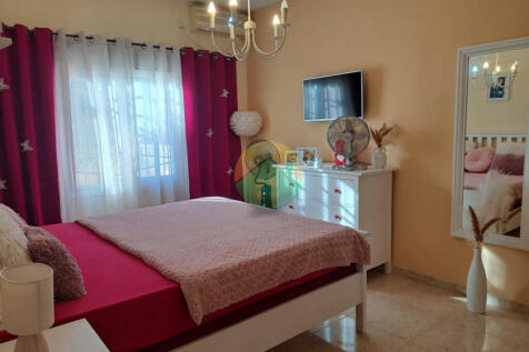 3 Bedroom Semi-Detached For Sale-PAL10-18