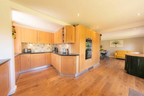 Kitchen &amp; dining room
