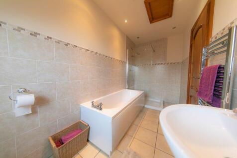 Bedroom 1 en-suite