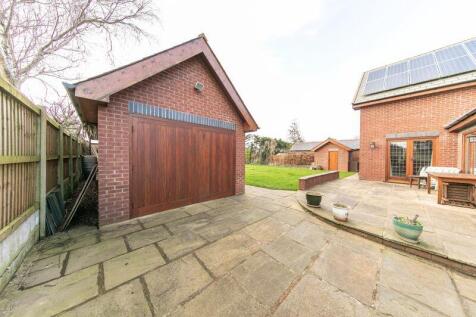 External garage
