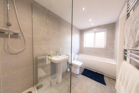 Bedroom 1 en-suite
